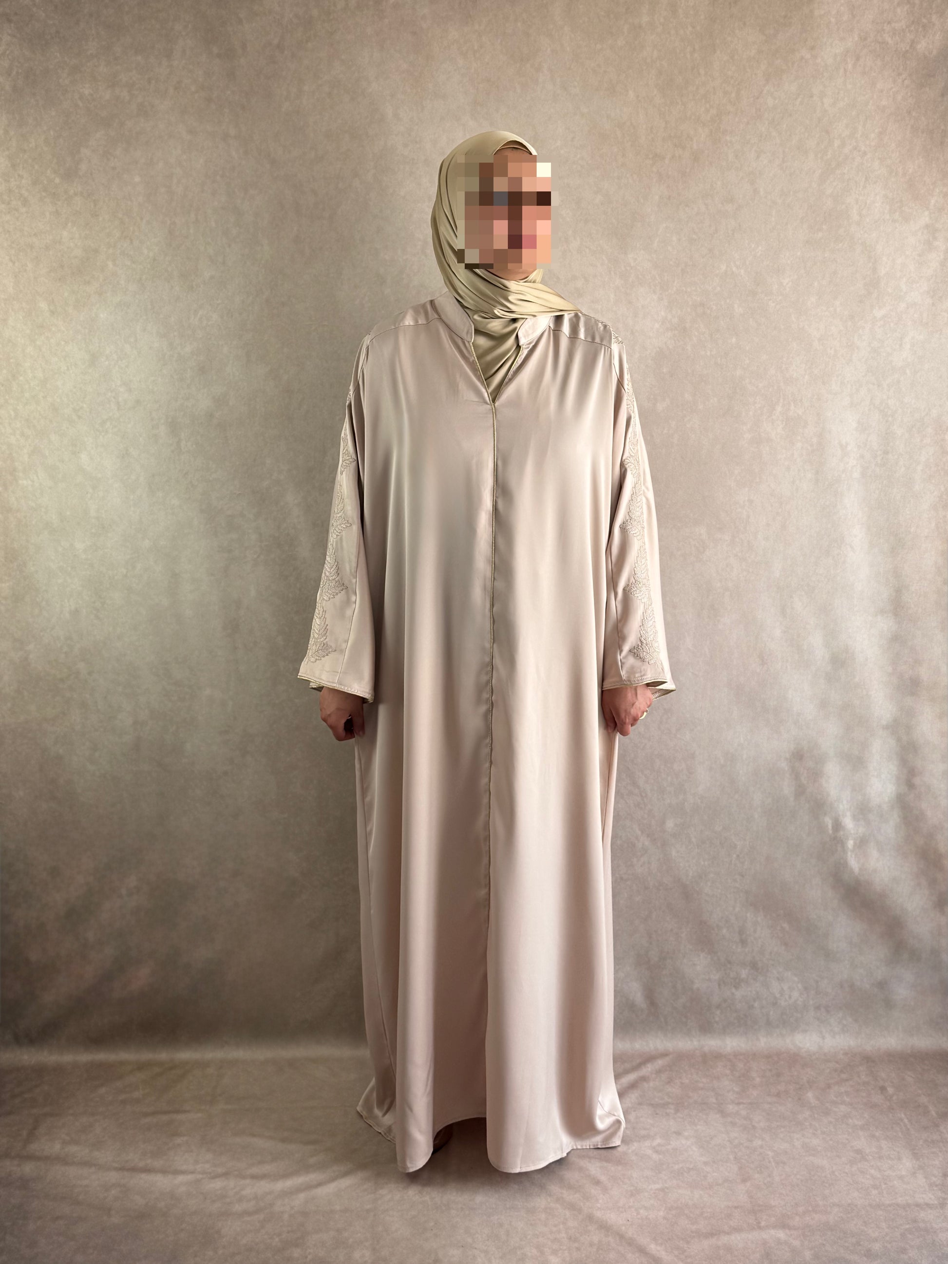 Abaya Satin brodée Alya Beige