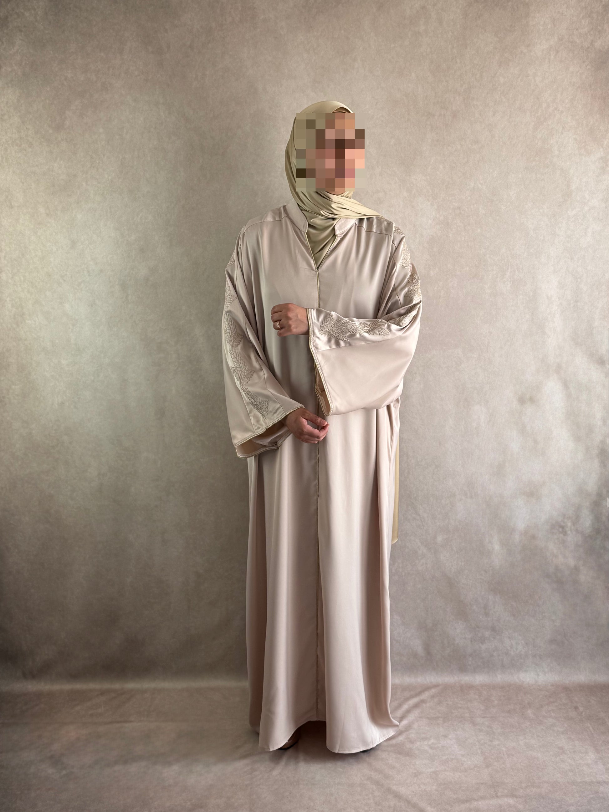 Abaya Satin brodée Alya Beige