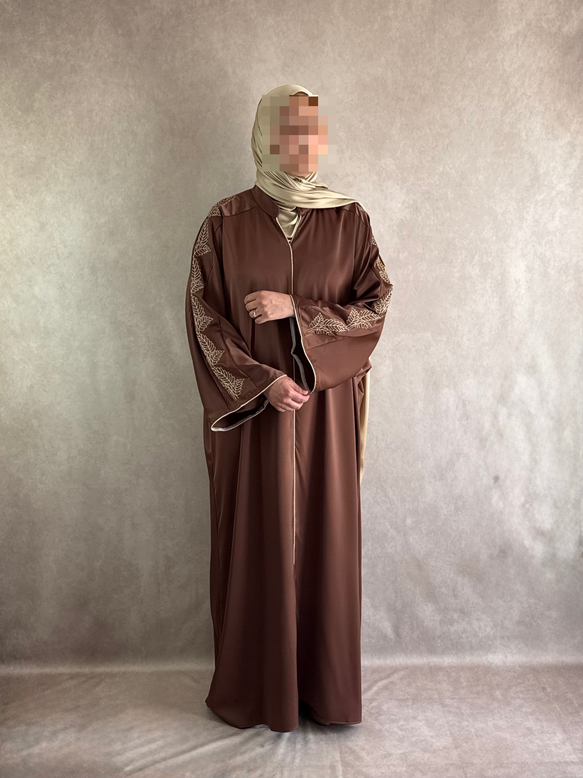 Abaya Satin brodée Alya Marron