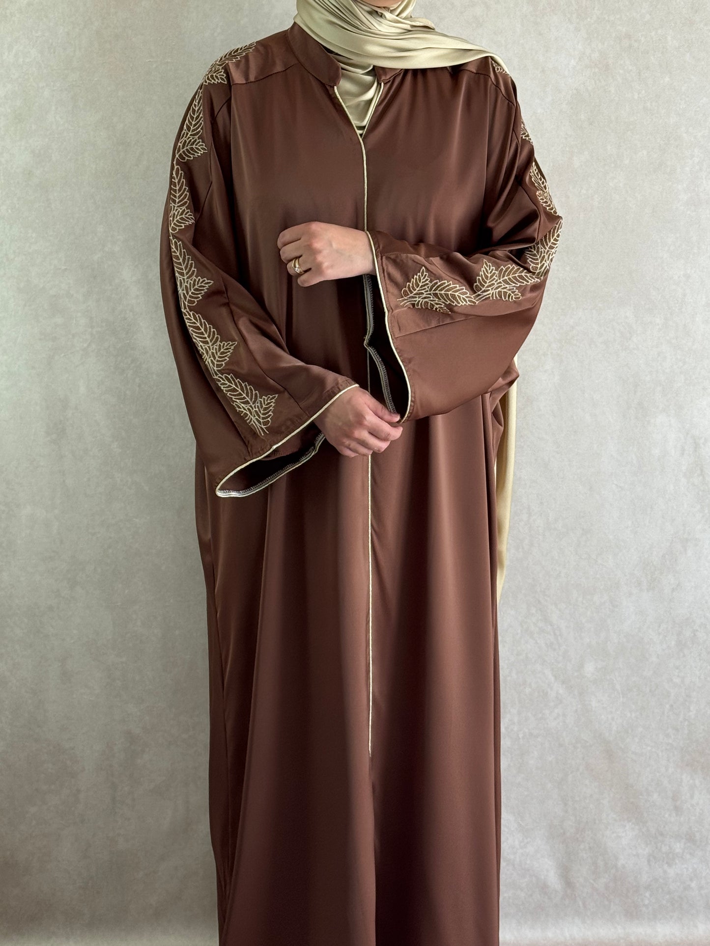 Abaya Satin brodée Alya Marron