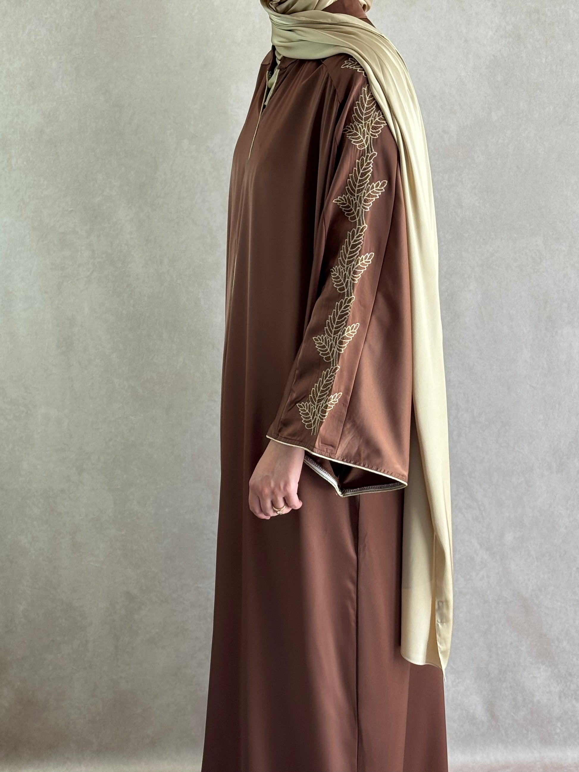 Abaya Satin brodée Alya Marron