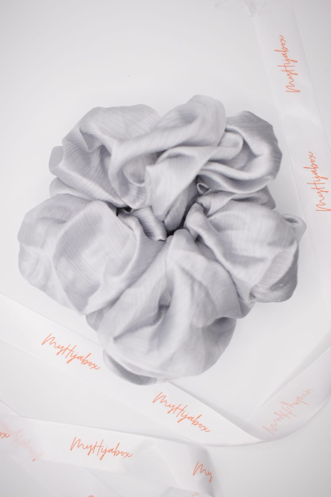 Chouchou satin plissé gris